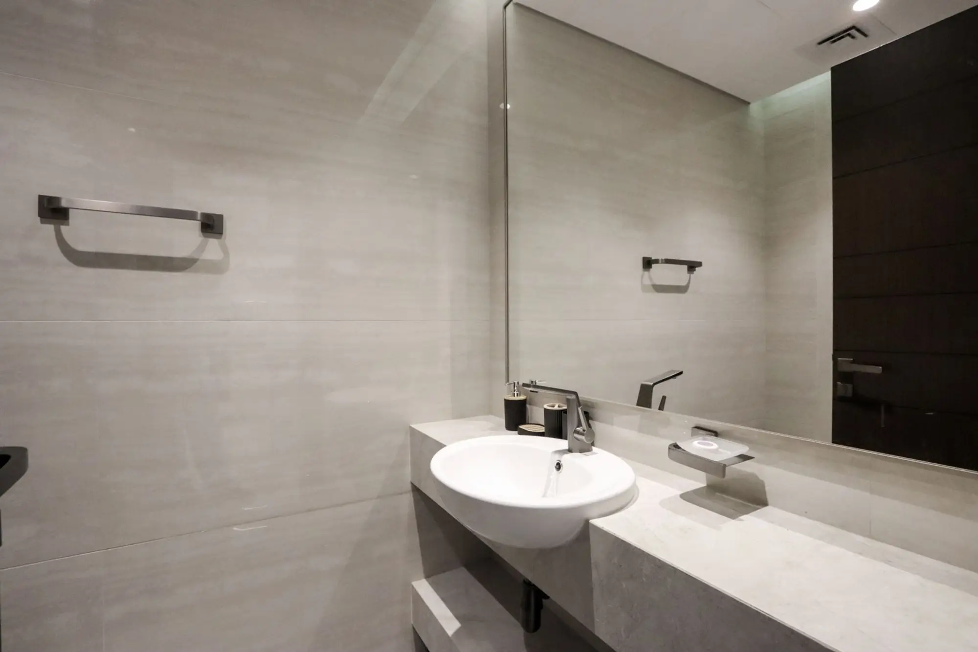 Centrally Located 1BR Near DubaiCanal and Downtown, Dubai