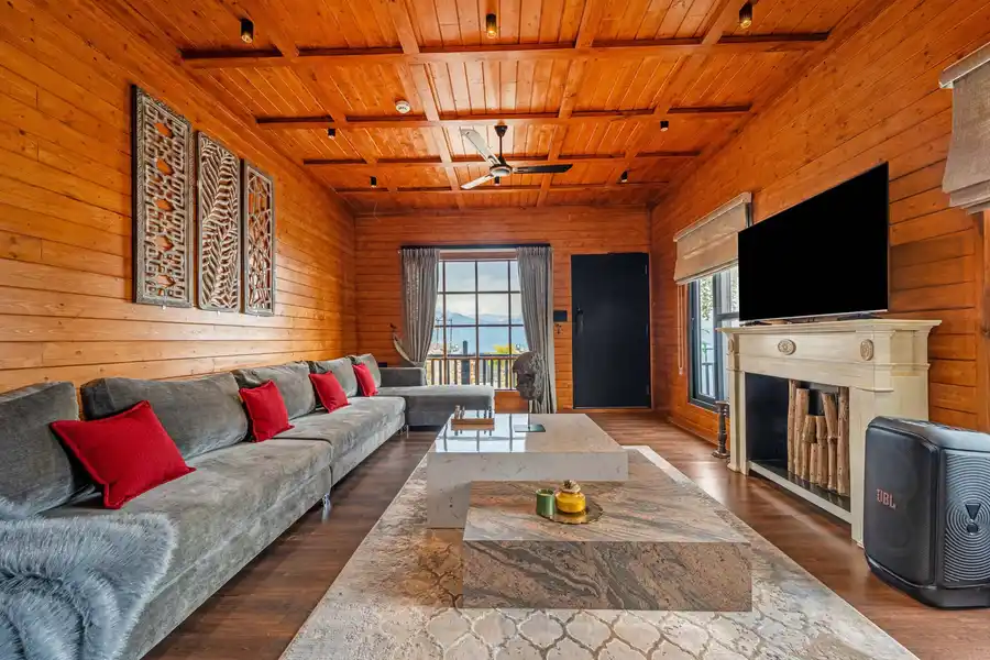Chalet Royale W/ Zen Deck, Jammu