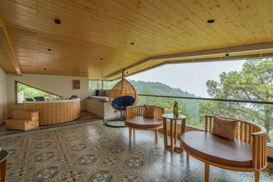 Chapter 1 @ The Ever House W/ Outdoor Heated Pool & Jacuzzi, Kasauli