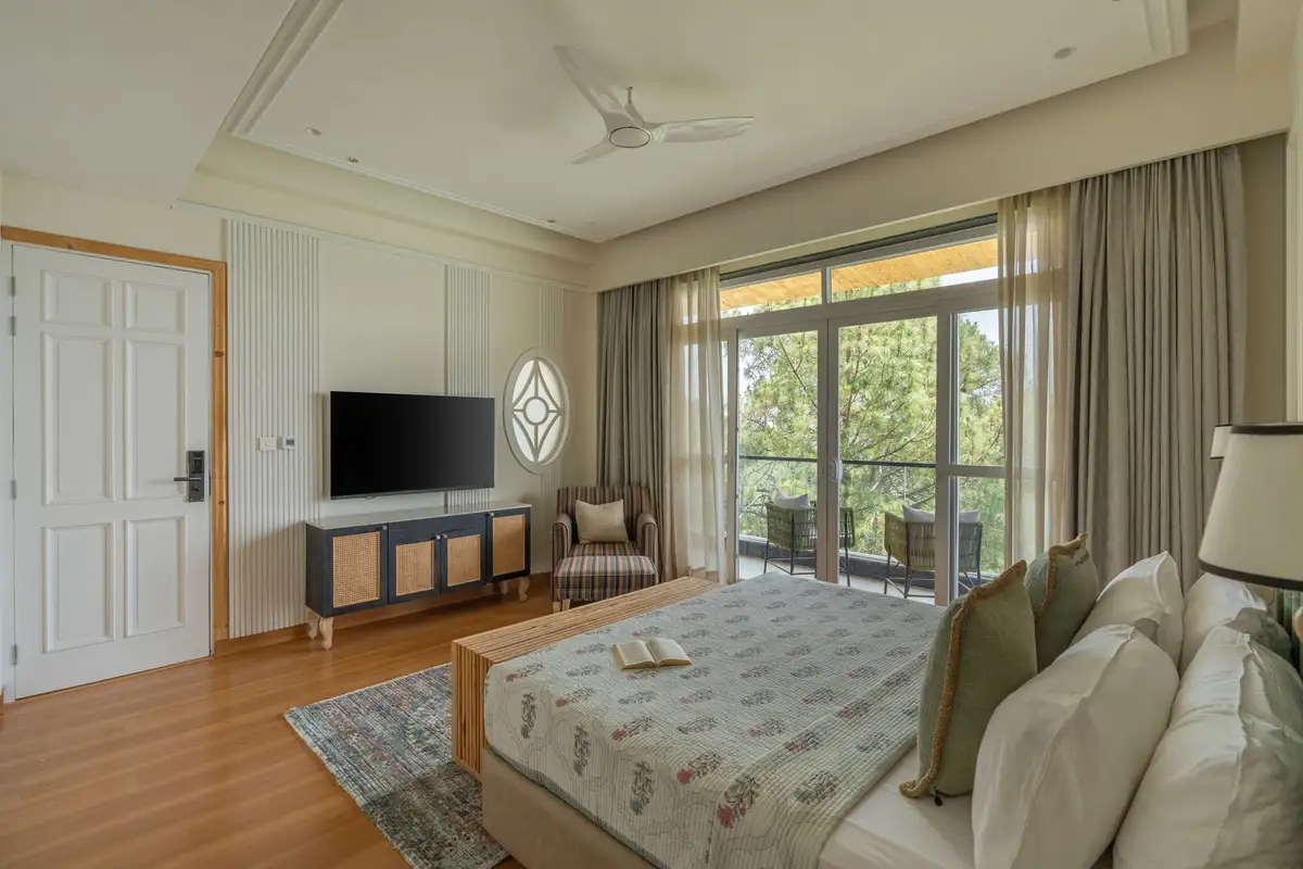 Chapter 1 @ The Ever House W/ Outdoor Heated Pool & Jacuzzi, Kasauli