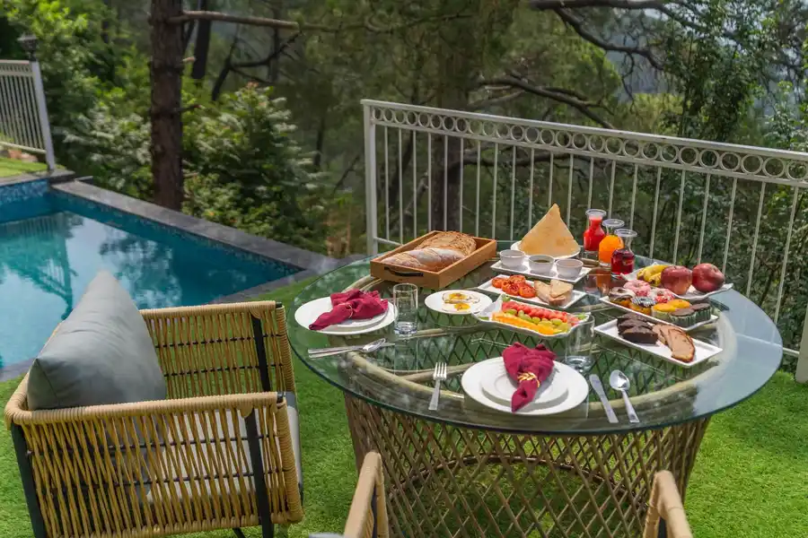 Chapter 4 @ The Ever House W/ Heated Pool, Kasauli