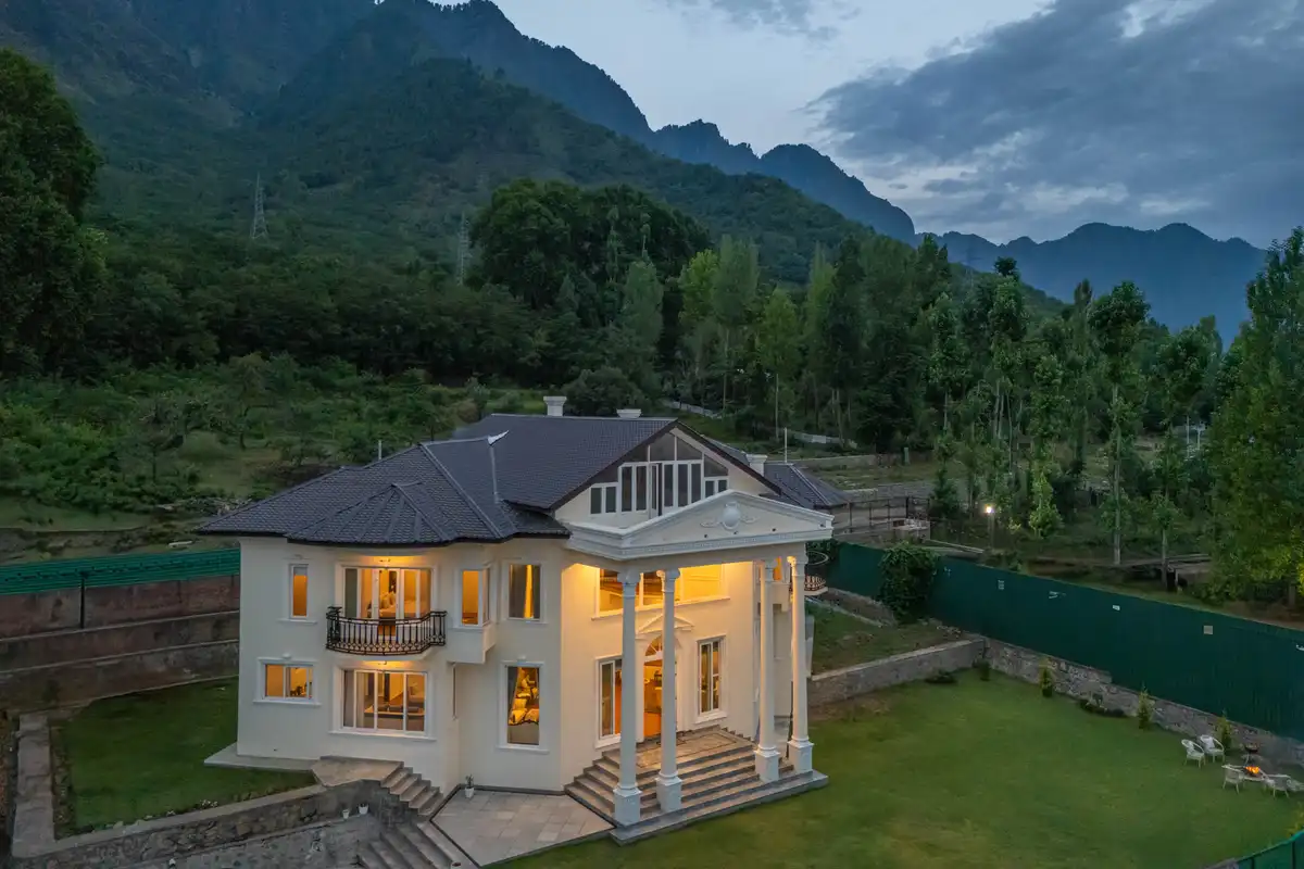 Charm @ Palais Vienna, Srinagar