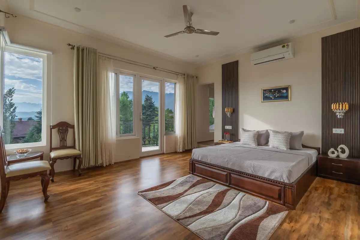 Charm @ Palais Vienna, Srinagar