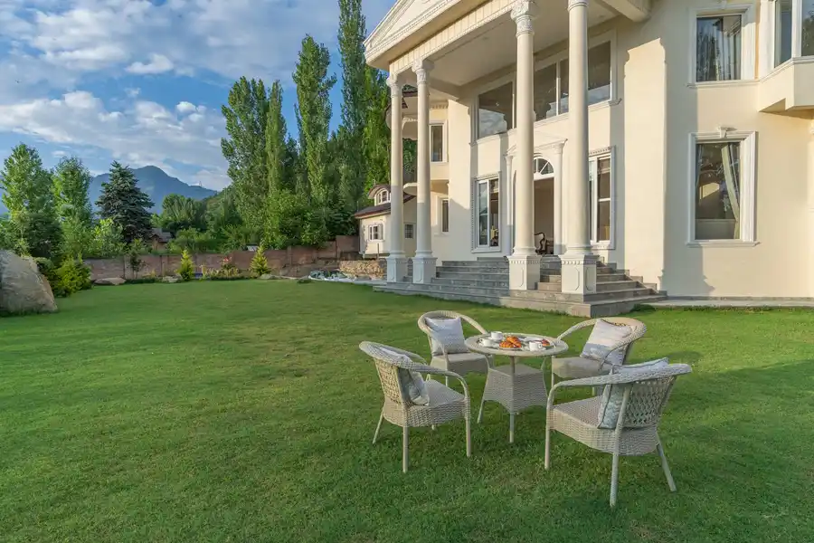 Charm @ Palais Vienna, Srinagar