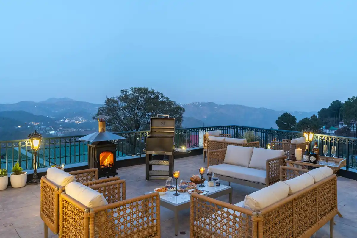 Chestnut Manor W/ Sky Jacuzzi & Steam Room, Kasauli