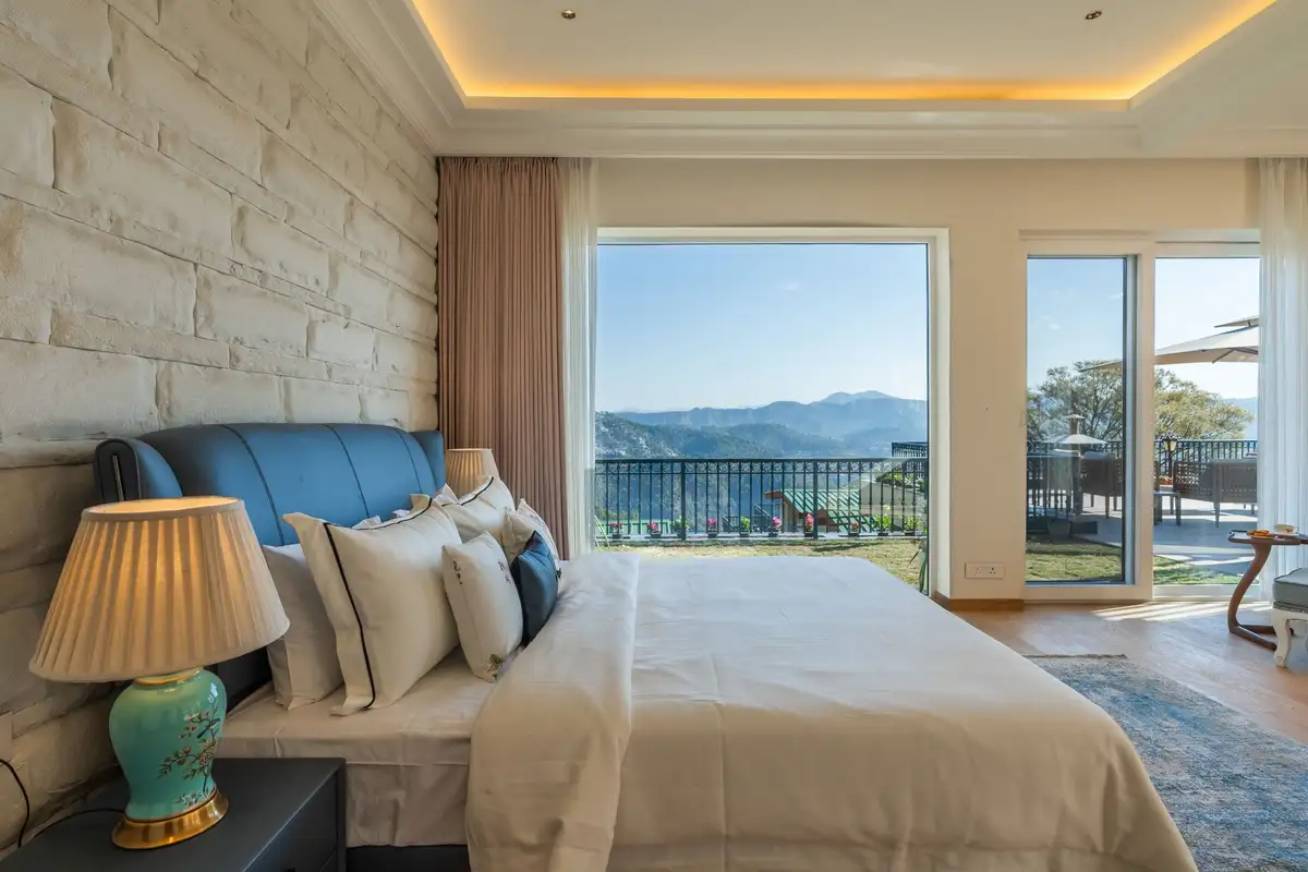 Chestnut Manor W/ Sky Jacuzzi & Steam Room, Kasauli