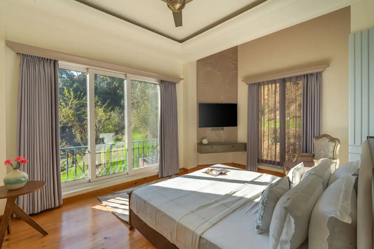 Chestnut Manor W/ Sky Jacuzzi & Steam Room, Kasauli