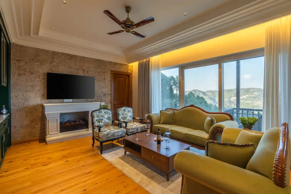Chestnut Manor W/ Sky Jacuzzi & Steam Room, Kasauli