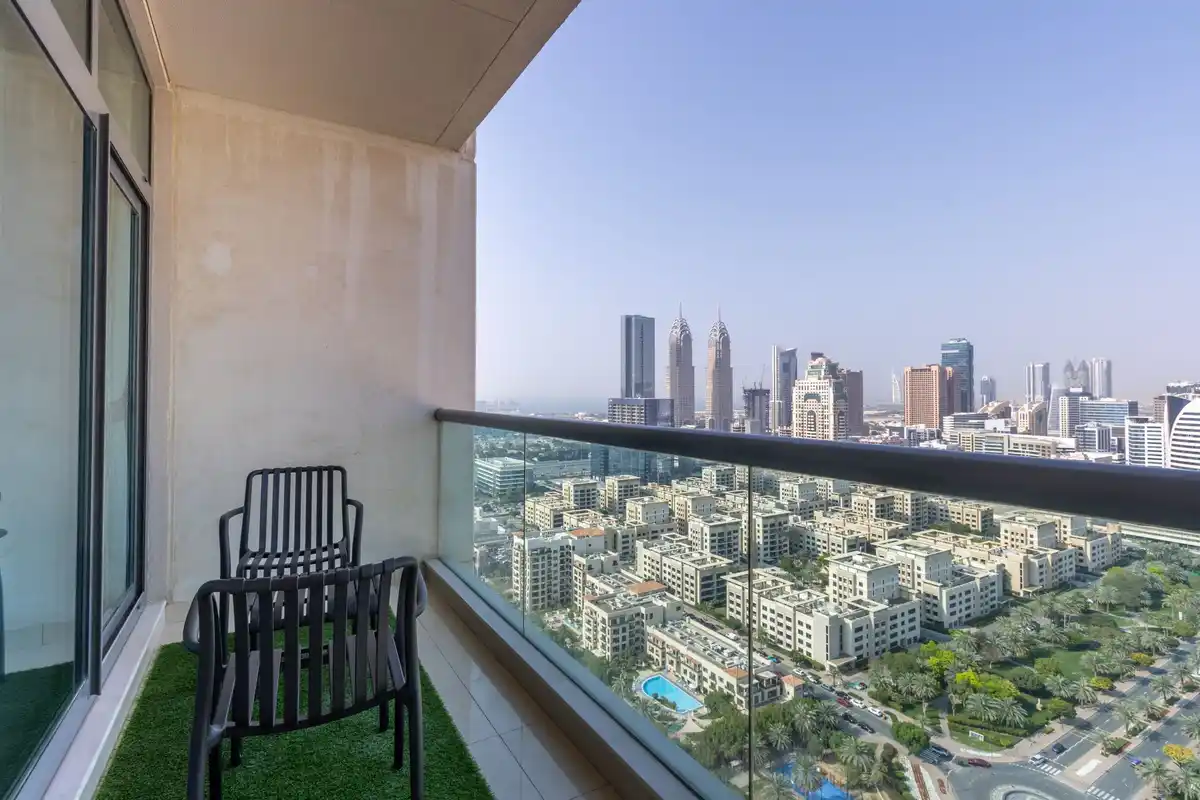 Chic High-Floor 1BR in The Greens, Dubai