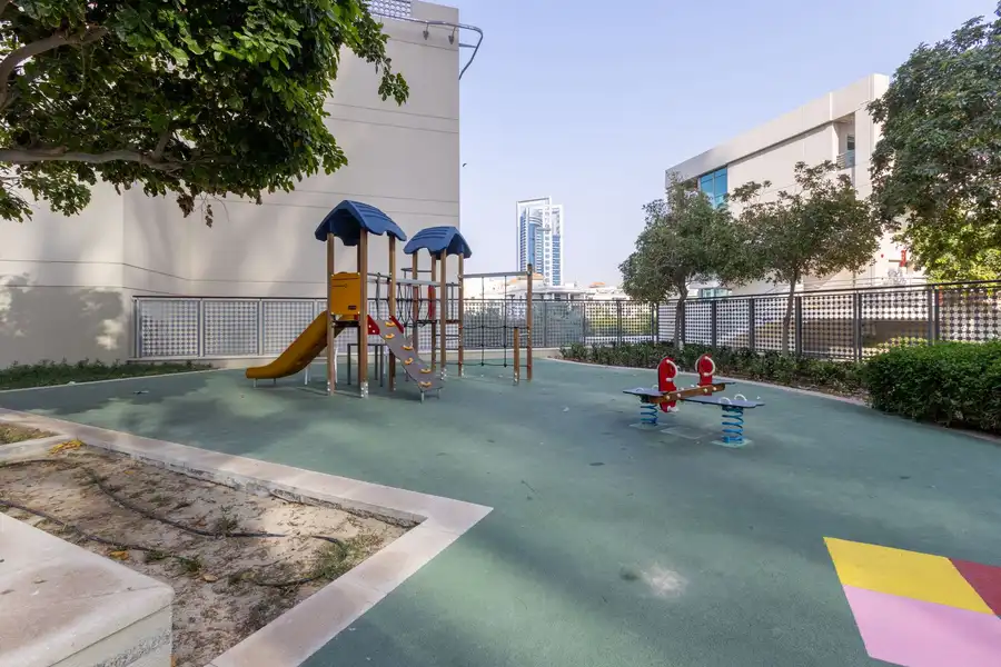 Chic High-Floor 1BR in The Greens, Dubai