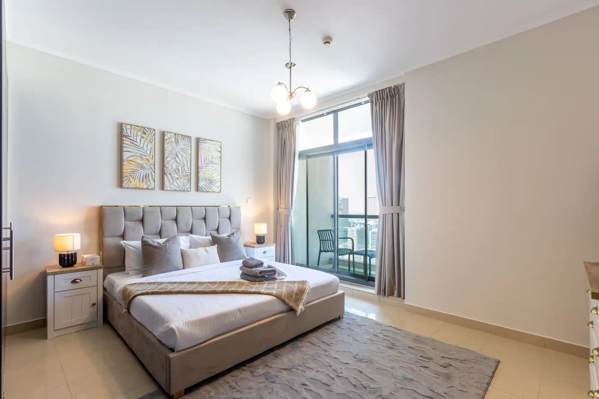 Chic High-Floor 1BR in The Greens, Dubai
