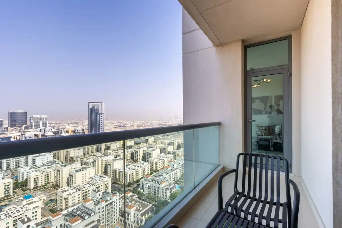 Chic High-Floor 1BR in The Greens, Dubai