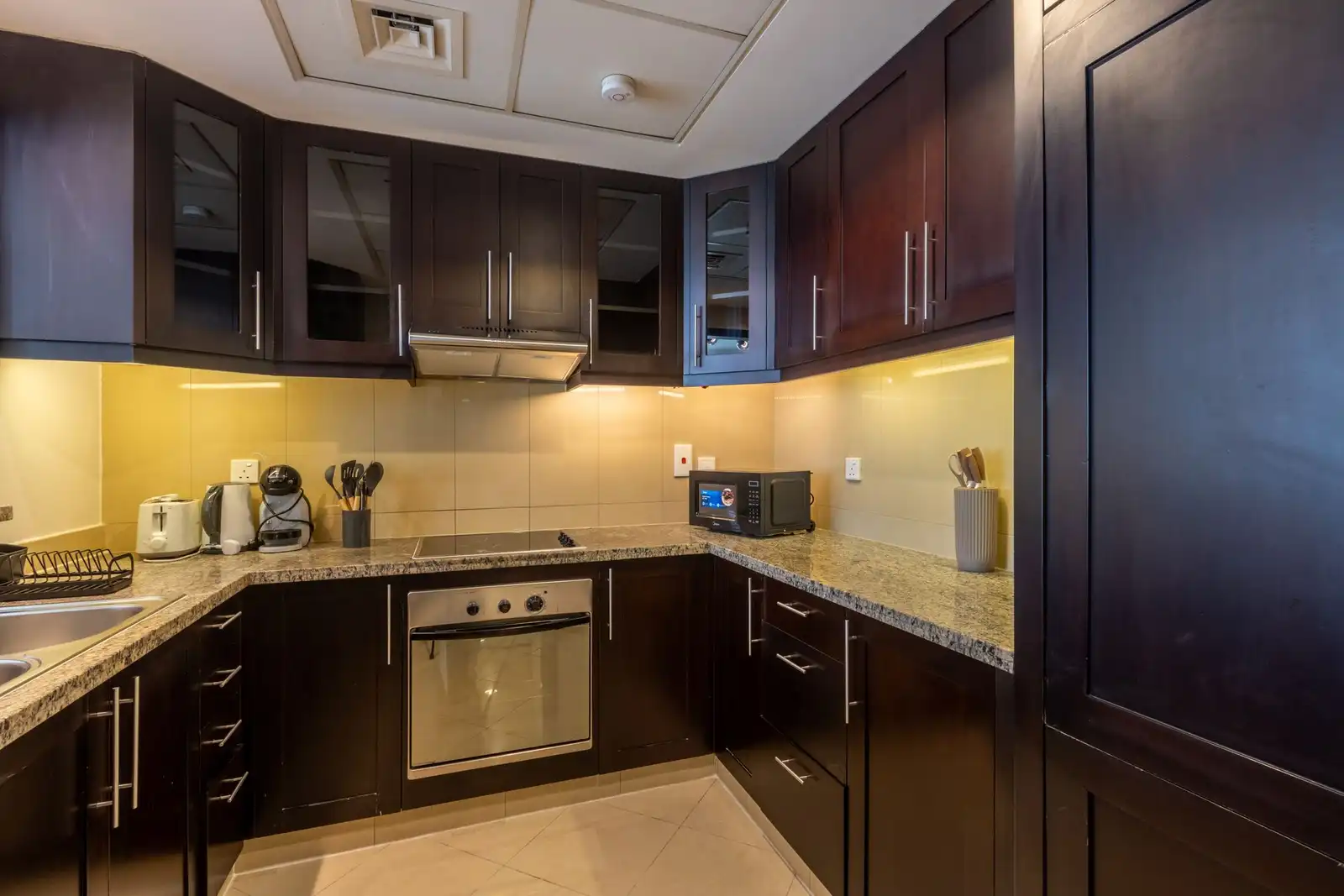 Chic High-Floor 1BR in The Greens, Dubai
