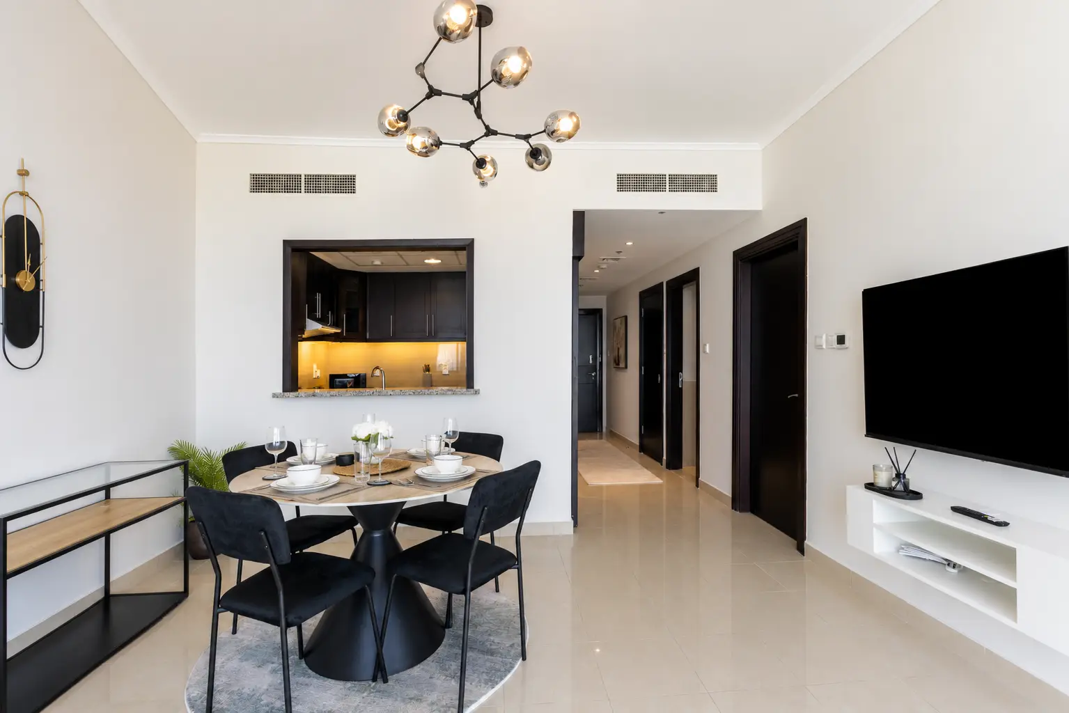 Chic High-Floor 1BR in The Greens, Dubai