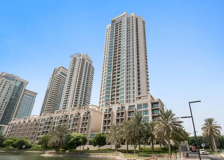 Chic High-Floor 1BR in The Greens, Dubai