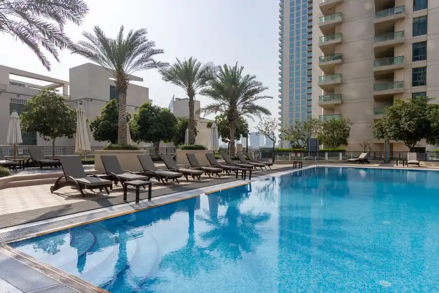 Chic High-Floor 1BR in The Greens, Dubai
