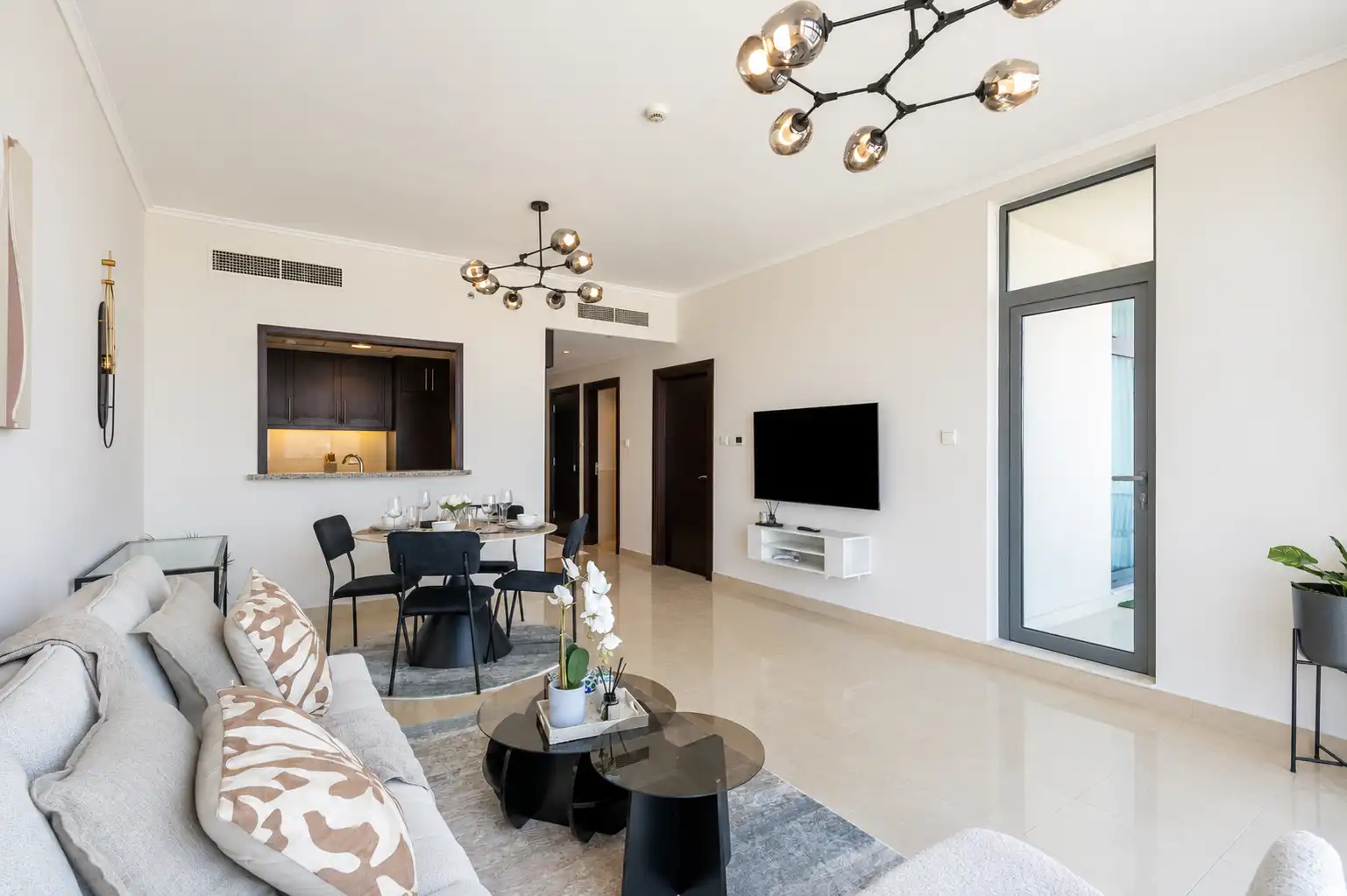 Chic High-Floor 1BR in The Greens, Dubai