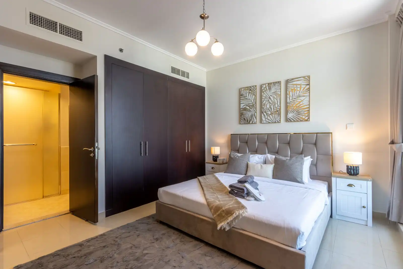 Chic High-Floor 1BR in The Greens, Dubai