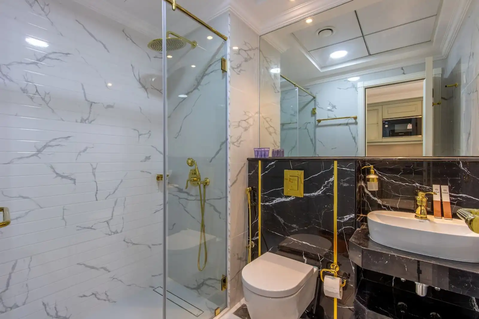 Chic Studio with Pool & Jacuzzi, Dubai