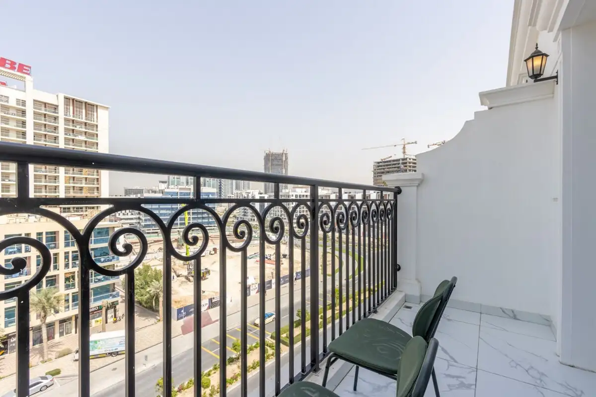 Chic Studio with Pool & Jacuzzi, Dubai