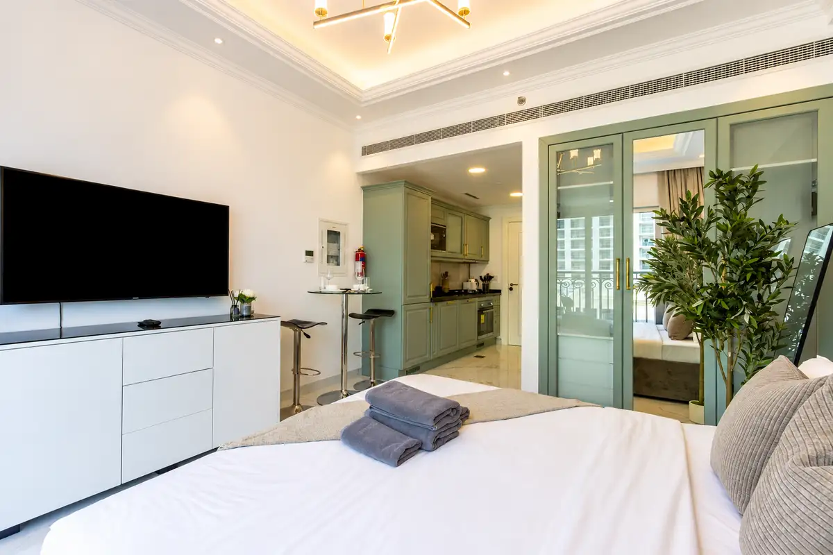 Chic Studio with Pool & Jacuzzi, Dubai