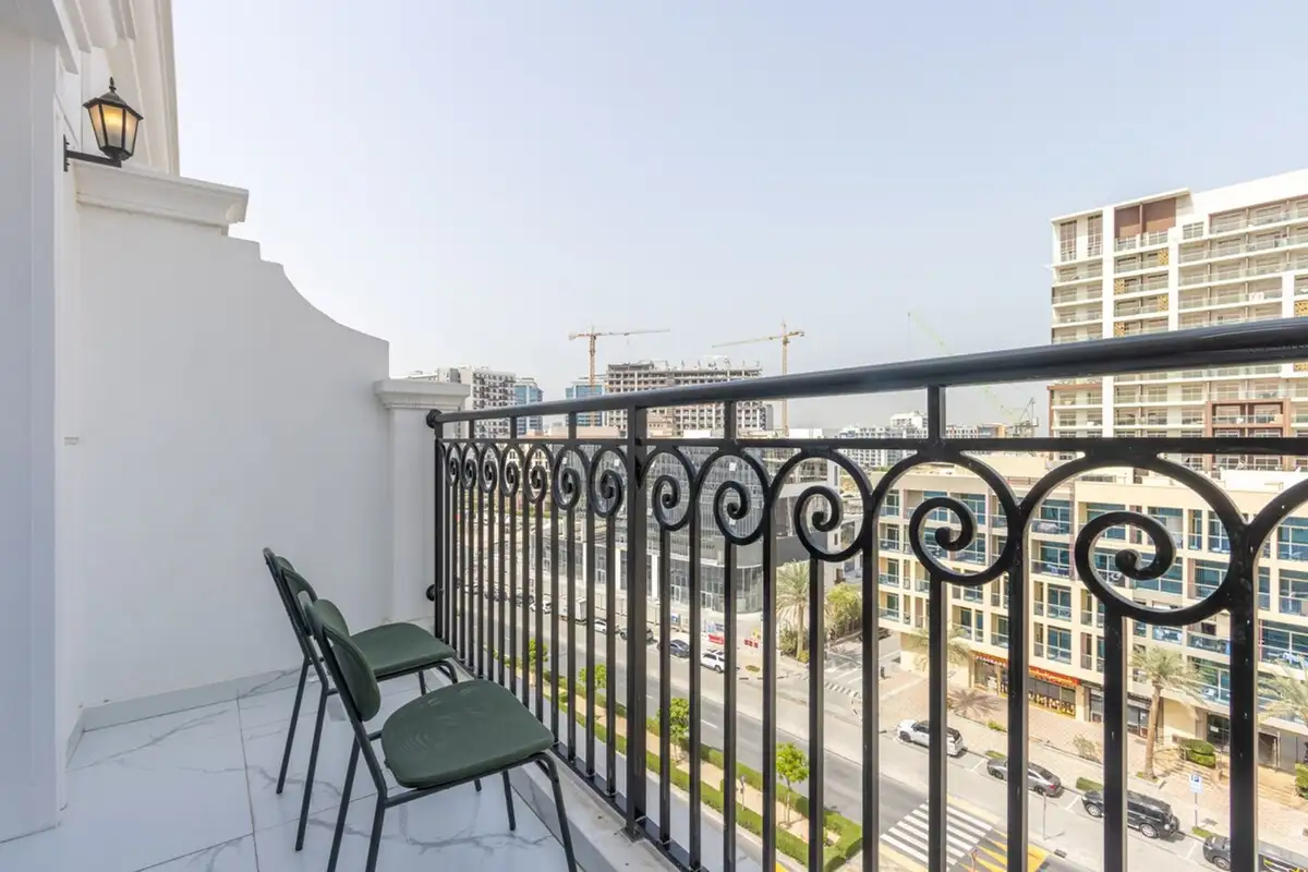 Chic Studio with Pool & Jacuzzi, Dubai