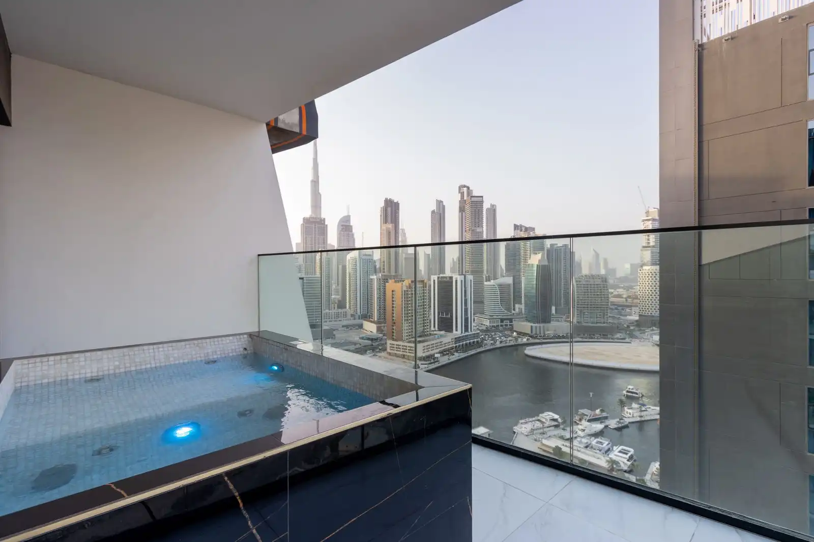 Classy 2B with Jacuzzi & Burj Khalifa View, Dubai