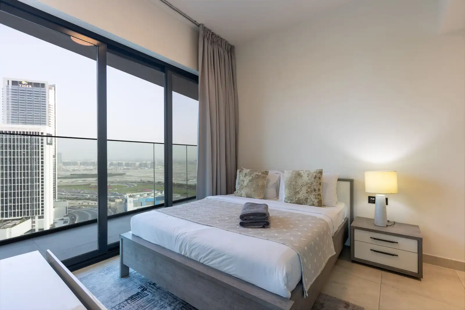 Classy 2B with Jacuzzi & Burj Khalifa View, Dubai