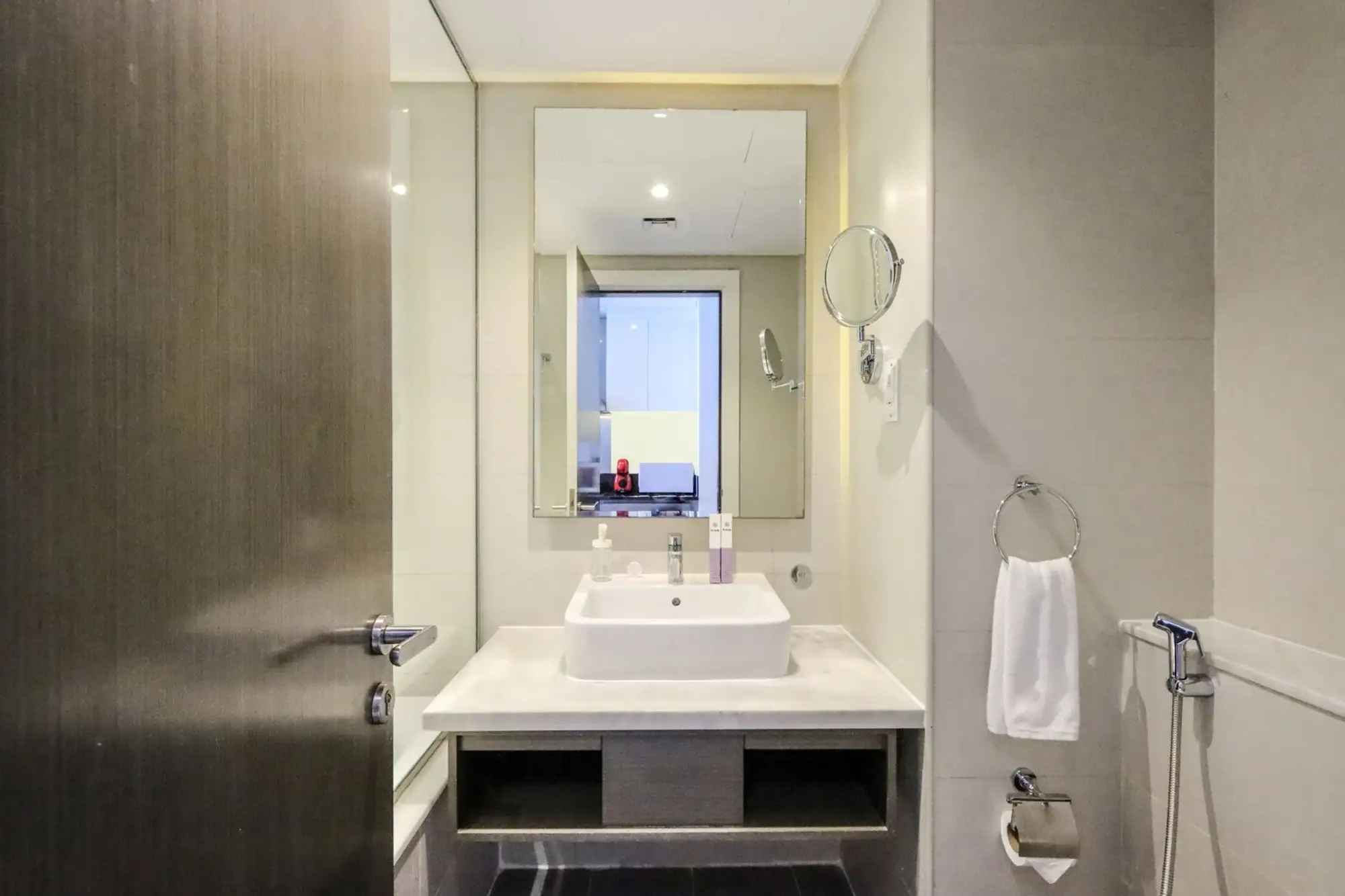 Classy Studio, Panoramic Dubai Canal View, Dubai