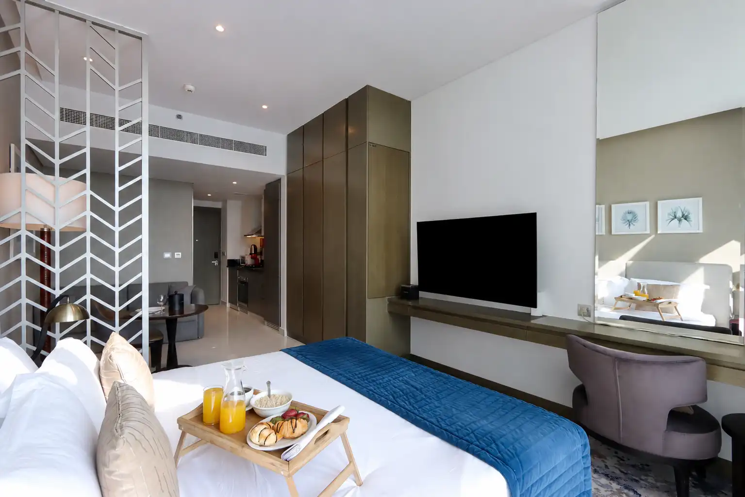 Classy Studio, Panoramic Dubai Canal View, Dubai
