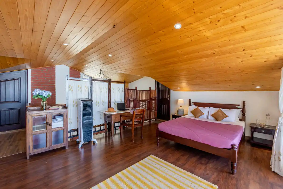 Cliff Side Villa, Kasauli