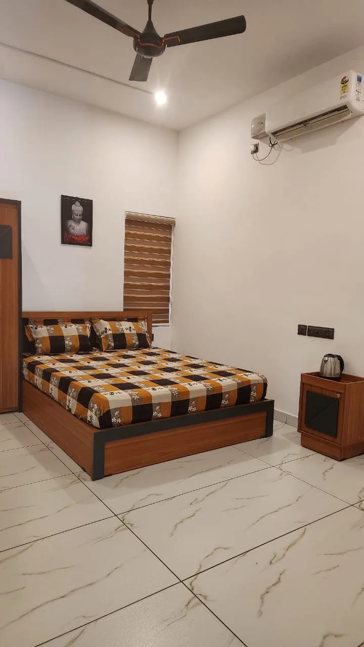 Cliff Vista by Saash Hotels Deluxe AC