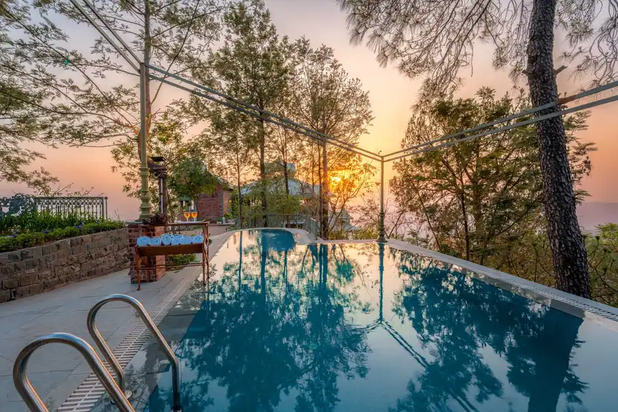 Cobble @ Stonehaven W/ Outdoor Heated Pool, Kasauli