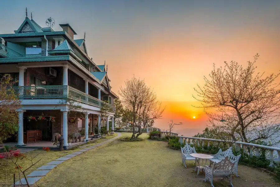 Cobble @ Stonehaven W/ Outdoor Heated Pool, Kasauli