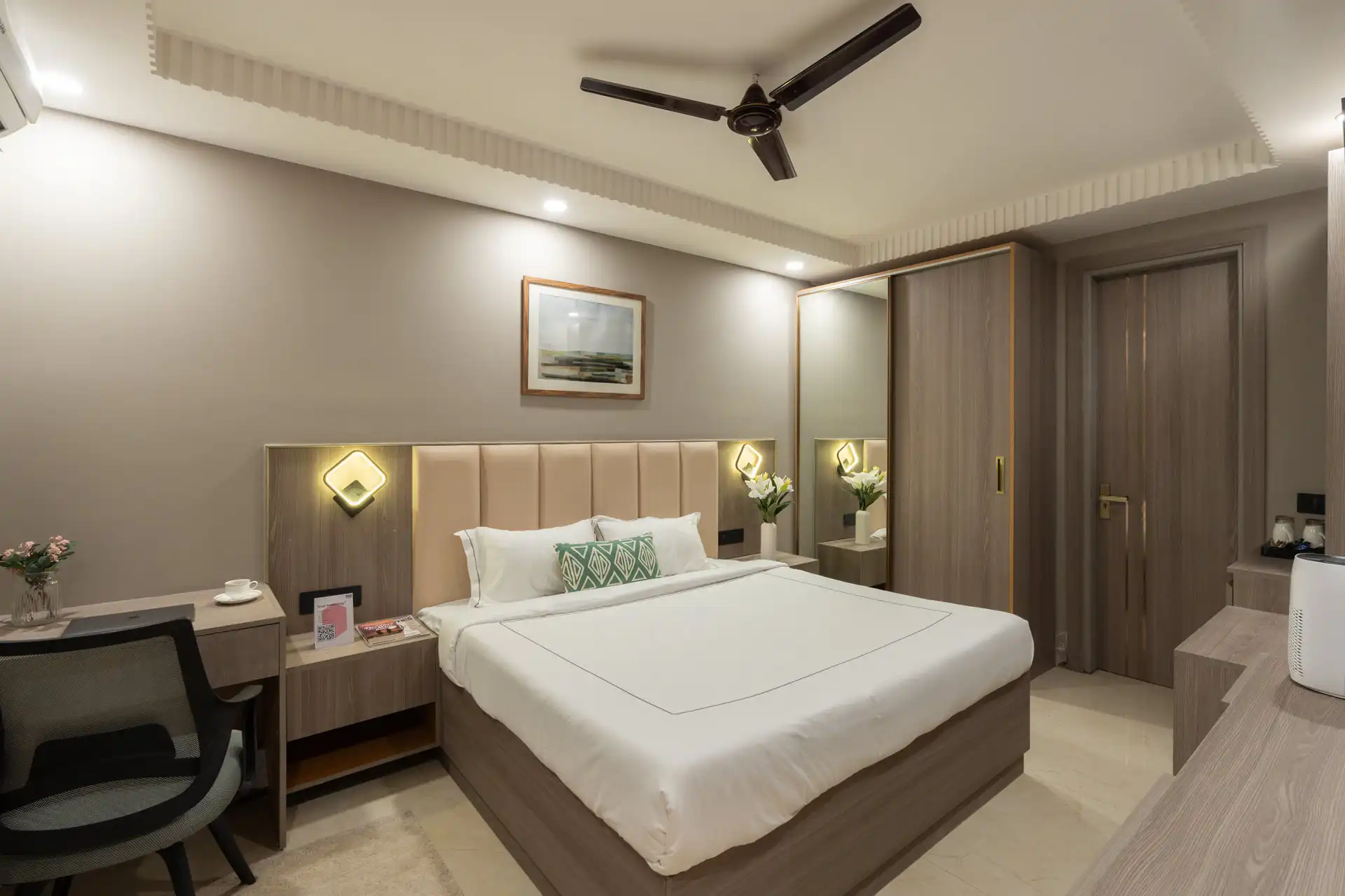 Comfort Room @ StayVista Residences near Cyber City Hub, New Delhi