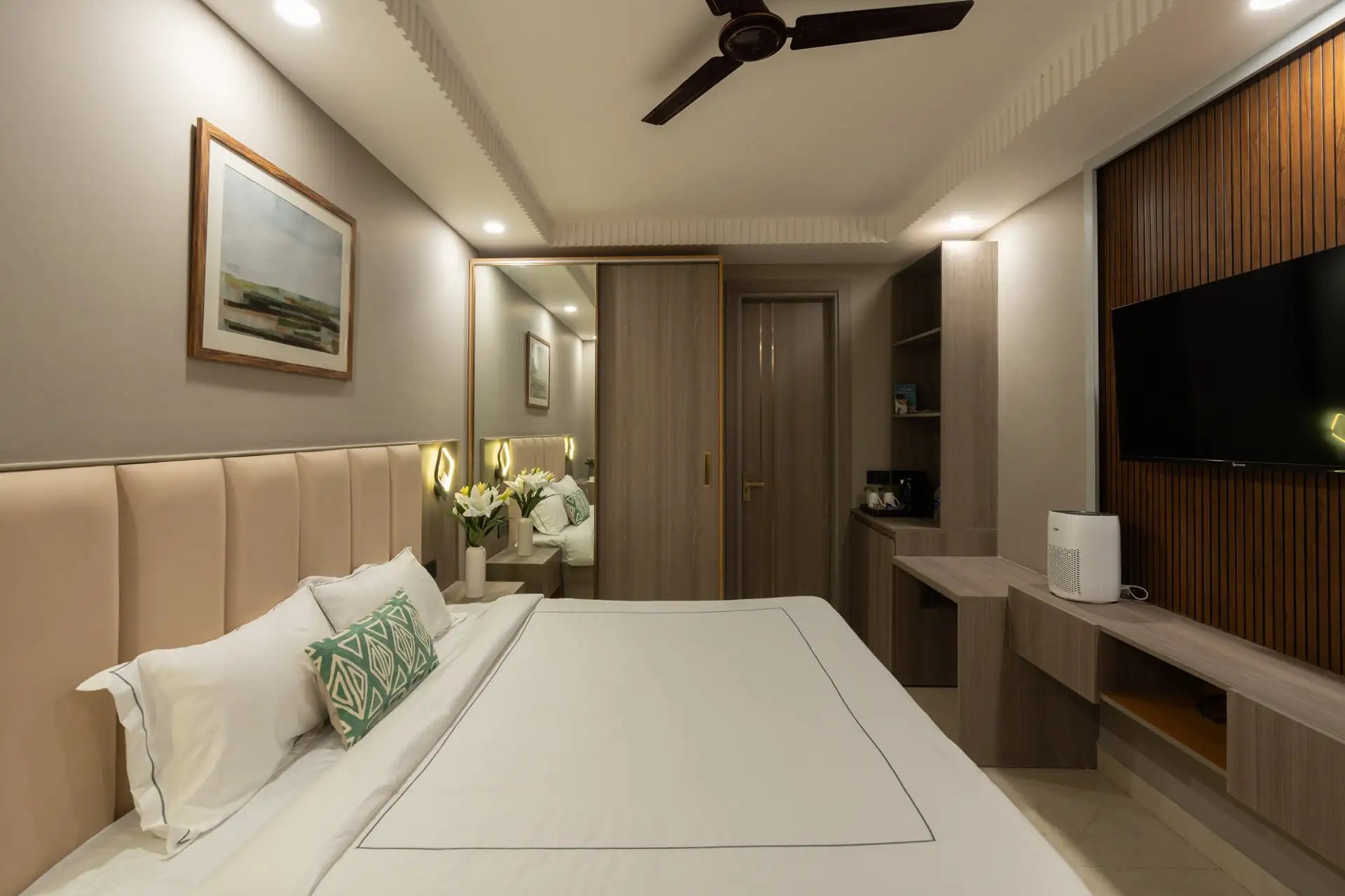 Comfort Room @ StayVista Residences near Cyber City Hub, New Delhi