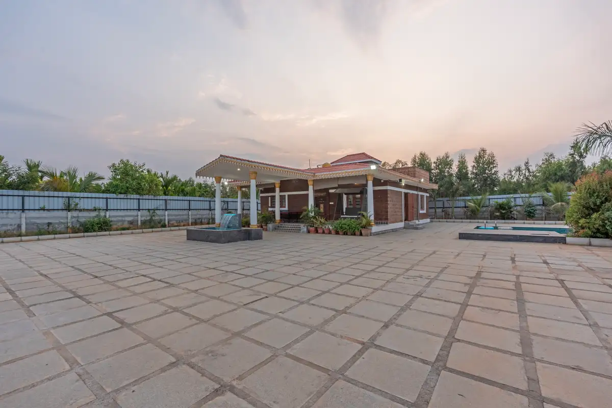 Courtyard Banyan, Bengaluru