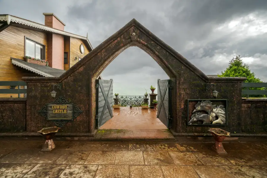 Cowboy Castle, Panchgani