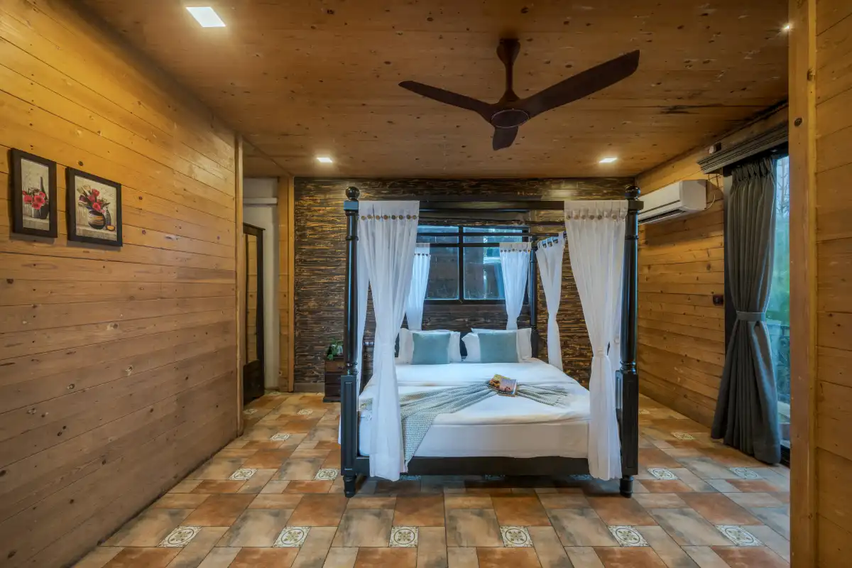 Cowboy Castle, Panchgani