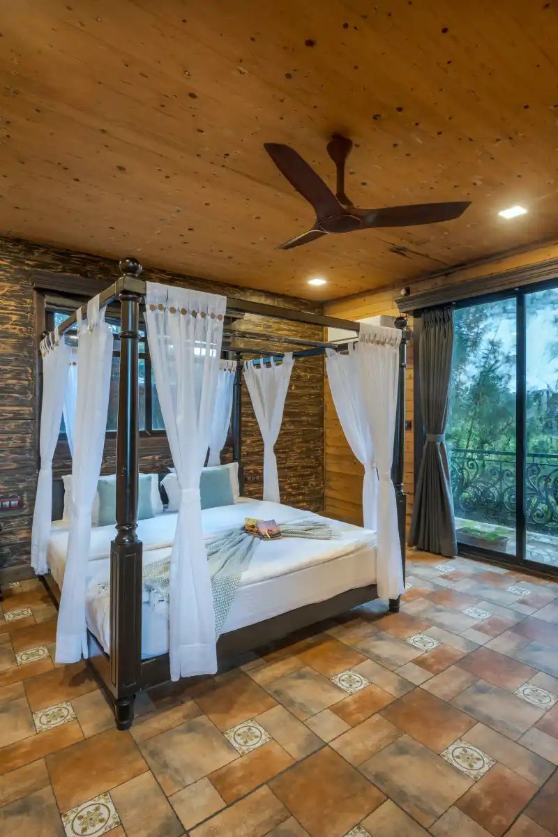 Cowboy Castle, Panchgani