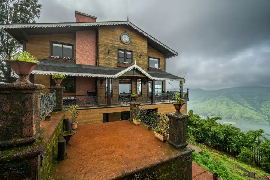Cowboy Castle, Panchgani