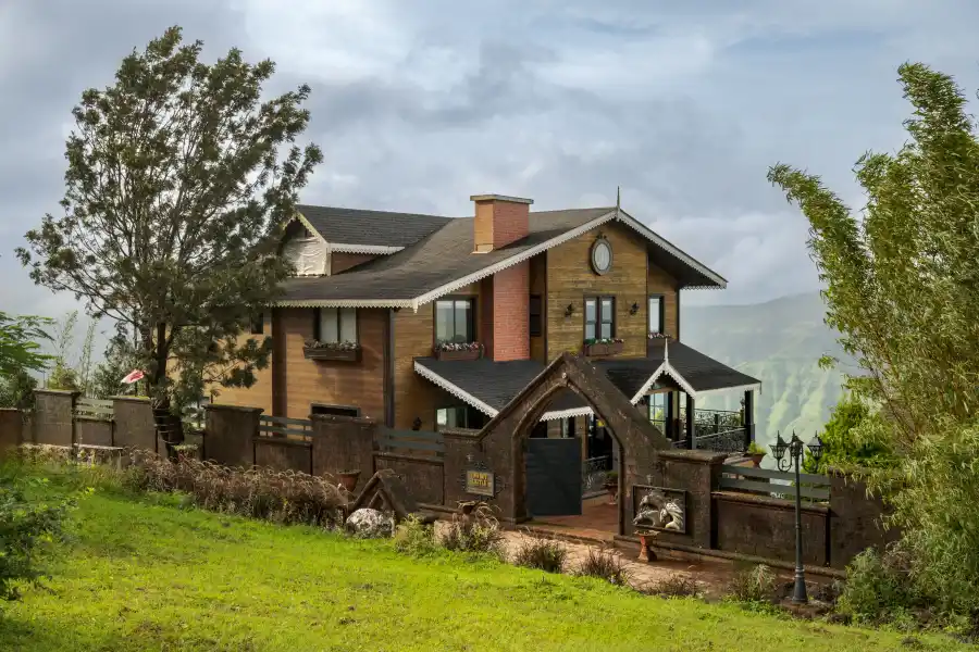 Cowboy Castle, Panchgani