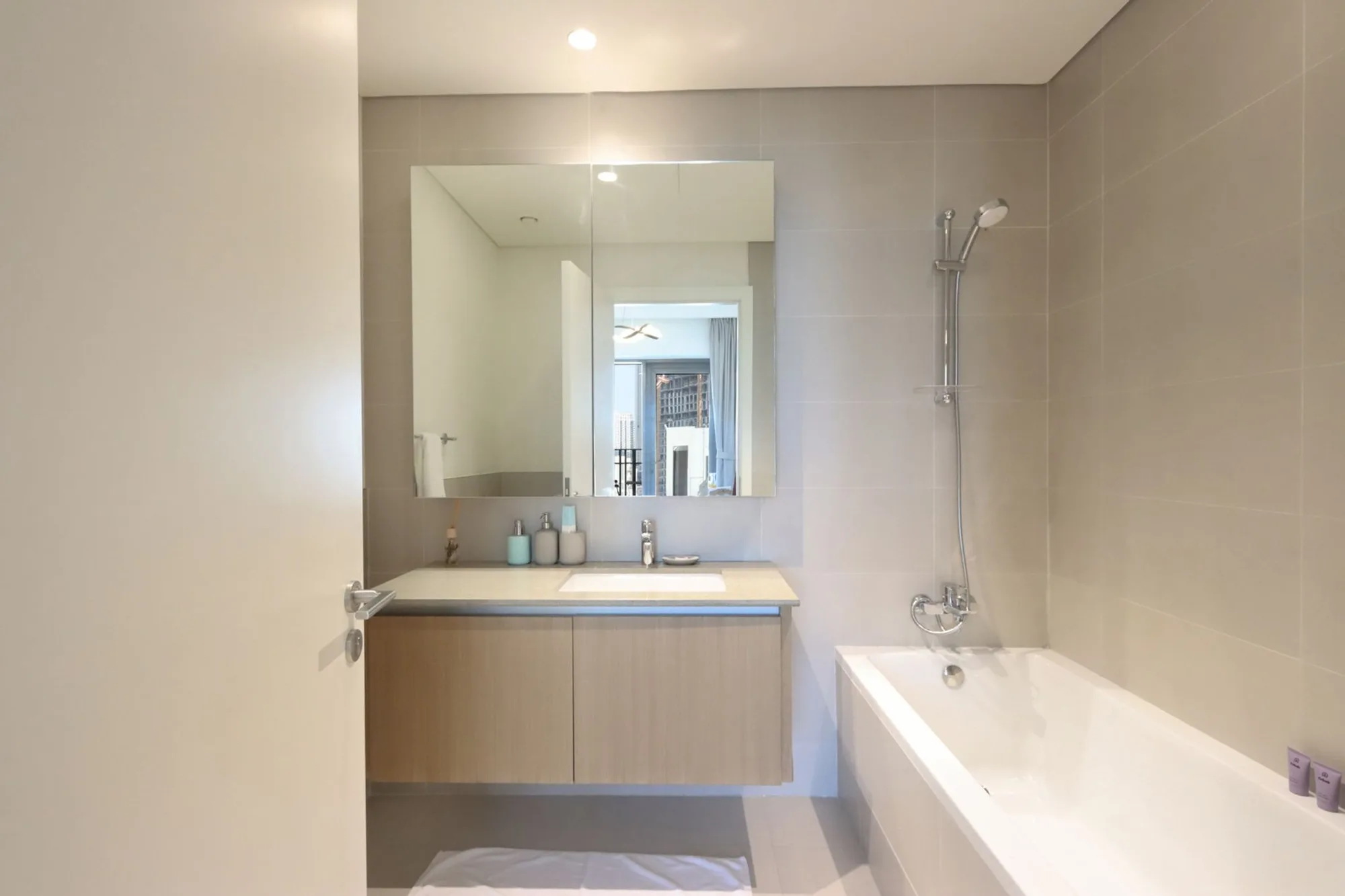 Cozy 2BR, Dubai