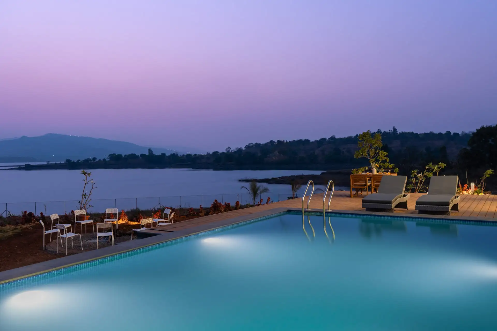 Crimson Bleu, Pune