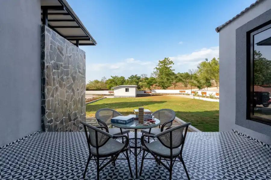 Crimson Crest, Khopoli