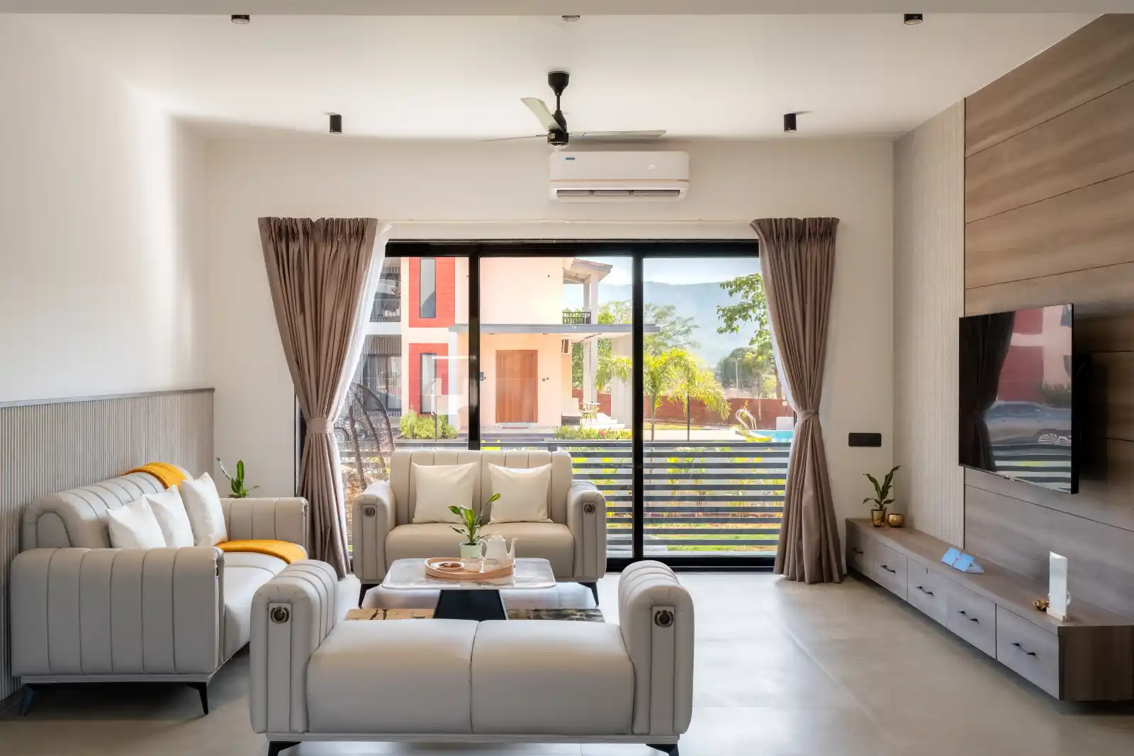 Crimson Crest, Khopoli