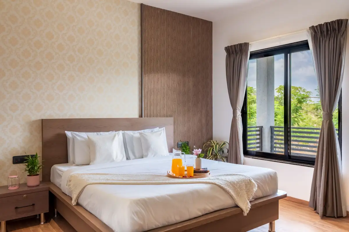 Crimson Crest, Khopoli