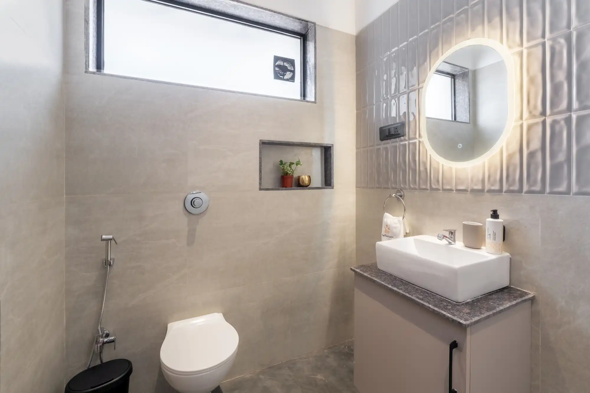 Crimson Crest, Khopoli