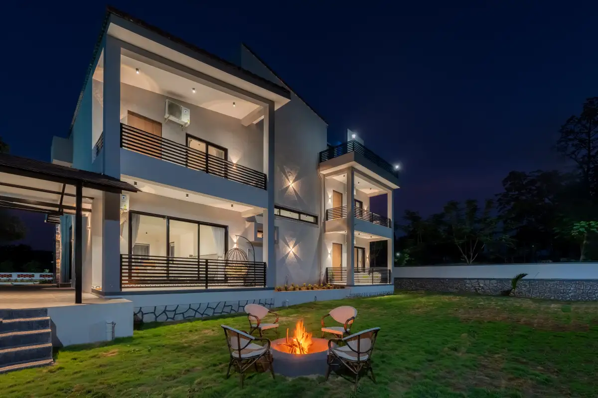 Crimson Crest, Khopoli