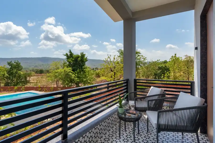 Crimson Crest, Khopoli
